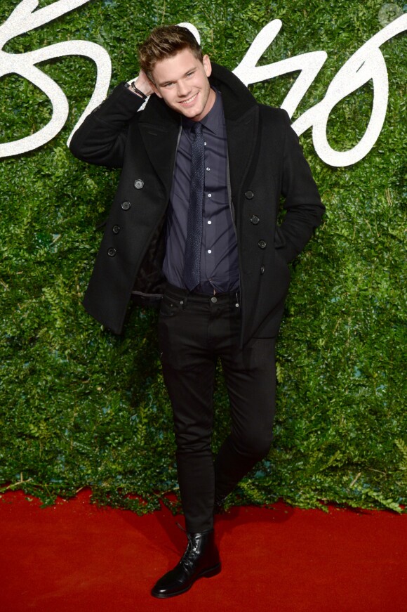 Jeremy Irvine assiste aux British Fashion Awards 2014 au London Coliseum. Londres, le 1er décembre 2014.