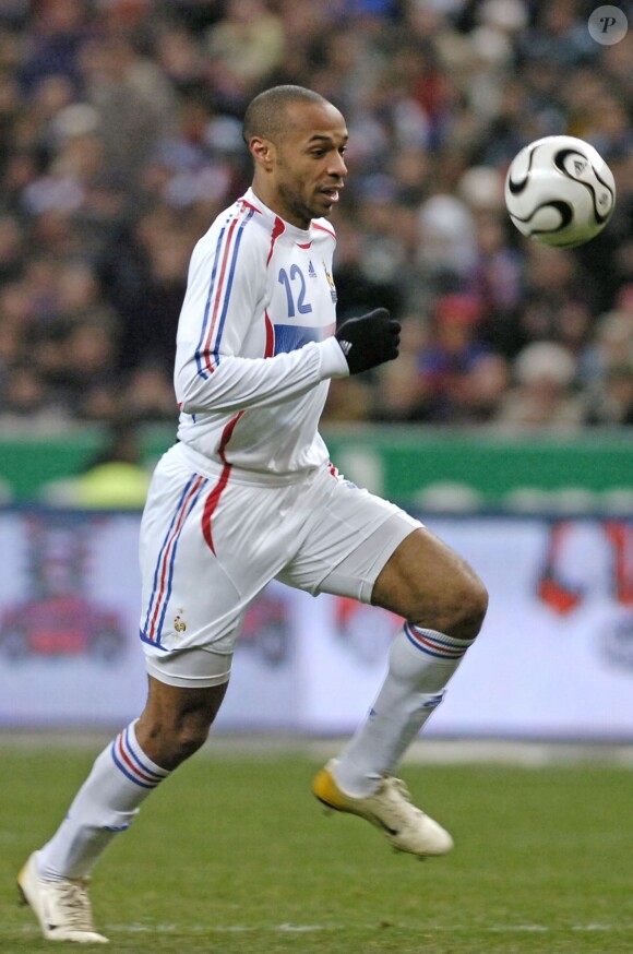 Thierry Henry sous le maillot de l'équipe de France face à la Slovaquie, le 1er mars 2006 au Stade de France à Saint-Denis
