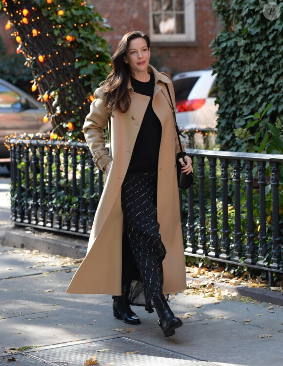 Liv Tyler enceinte se promène dans les rues de New York, le 3 novembre 2014.