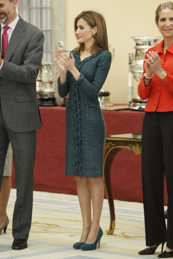 Le roi Felipe VI, la reine Letizia et la princesse Elena d'Espagne décernent les trophées des Premios Nacionales del Deporte 2013 au palais royal El Pardo. Madrid, le 4 décembre 2014.