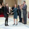 La reine Letizia d'Espagne remet un des trophées des Premios Nacionales del Deporte 2013 au palais royal El Pardo. Madrid, le 4 décembre 2014.