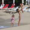 Exclusif - Alessandra Ambrosio s'éclate sur une plage de Saint-Barthélemy avec ses enfants Anja et Noah. Le 25 novembre 2014.