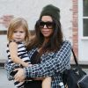 Kourtney Kardashian et sa fille Penelope (2 ans), à Calabasas le 7 décembre 2014.