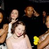 Eden Duncan-Smith, Amanda Troya, Zoe Margaret Colletti, Jamie Foxx et Quveznhané Wallis lors de l'after-party de l'avant-première du film Annie, au Ziegfield Theater. New York, le 7 décembre 2014.