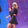 Taylor Swift preste lors du Jingle Ball 2014 de la radio KIIS FM au Staples Center. Los Angeles, le 5 décembre 2014.