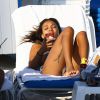 Karrueche Tran profite d'un après-midi ensoleillé sur une plage de Miami, le 8 décembre 2014.