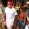Chris Brown fait la promotion de son dernier album "X" accompagné de sa petite amie Karrueche Tran à Los Angeles le 16 septembre 2014.  Singer Chris Brown and his on-again girlfriend Karrueche Tran join his street team to promote his new album 'X' in Los Angeles, California on September 16, 2014. Chris and his crew rode around on a Star Line Tour bus and made stops along the way to pose with fans. Singer Omarion was also spotted out and stopped to chat with Chris.16/09/2014 - Los Angeles