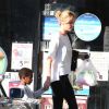 Charlize Theron et son fils Jackson font quelques courses à Los Angeles, le 9 décembre 2014.