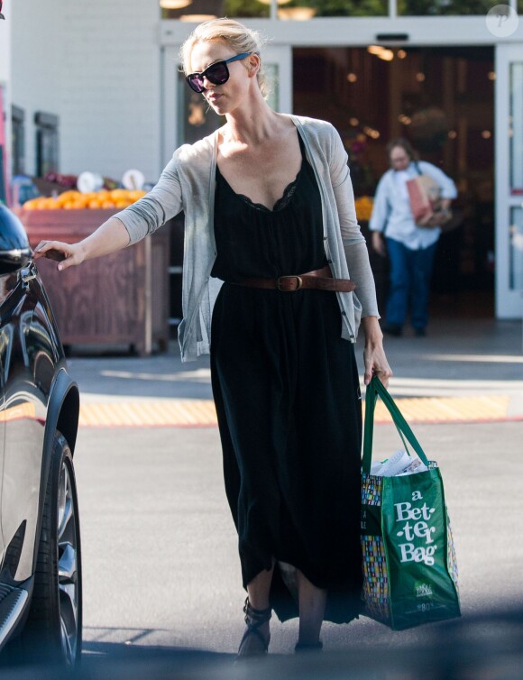 Exclusif - Charlize Theron à Los Angeles Le 29 Novembre 2014.