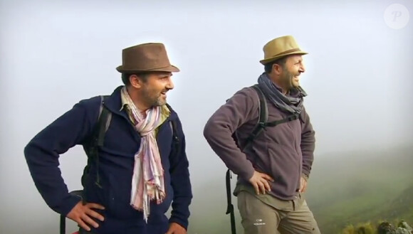 L'animateur Arthur découvre le village où il a passé deux semaines au Pérou. Emission "En terre inconnue" sur France2, le 2 décembre 2014.
