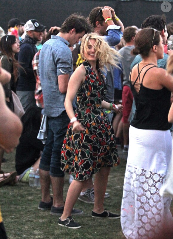 L'actrice Dianna Agron et son petit ami Thomas Cocquerel lors du 2e jour du festival de Coachella, le 12 avril 2014.