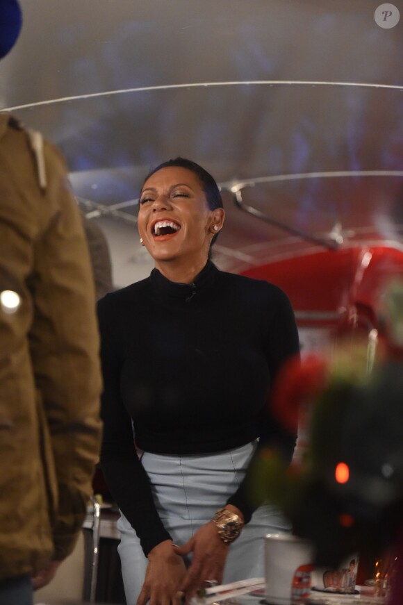 Mel B ( Melanie Brown) et Andrea Faustini, vainqueur de l'émission X-Factor à bord d'un bus à plate-forme à Londres le 13 novembre 2014 