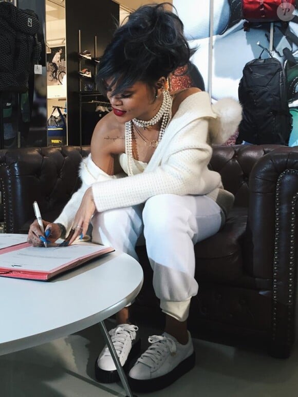 Rihanna en visite au siège de Puma, dans la ville d'Herzogenaurach, en Allemagne. Décembre 2014.
