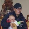 Zara Phillips avec sa fille Mia Tindall, 6 mois, lors du 2e jour du Festival du concours complet britannique à Gatcombe Park, le 2 août 2014.