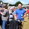 Mike Tindall avec sa fille Mia en poussette lors du 3e jour du Festival of British Eventing à Gatcombe Park, le 3 août 2014