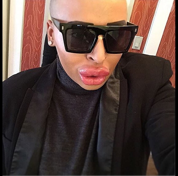 Jordan James, en lunettes de soleil comme son idole Kim Kardashian. Photo postée le 14 décembre 2014.