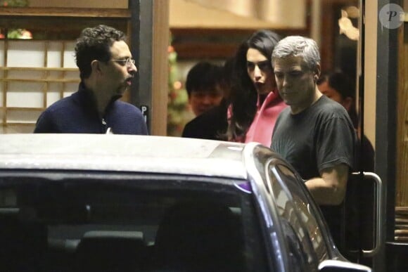 George Clooney et sa femme Amal se rendant au restaurant Asanebo Sushi à Los Angeles en compagnie d'un couple d'amis le 17 décembre 2014