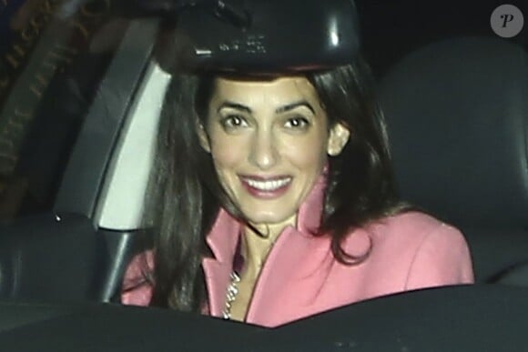 Amal Clooney se rendant avec son mari au restaurant Asanebo Sushi à Los Angeles avec un couple d'amis le 17 décembre 2014