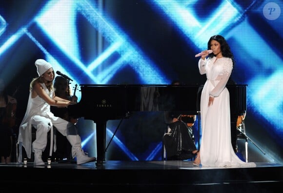 Skylar Grey et Nicki Minaj lors des American Music Awards 2014 au Nokia Theatre. Los Angeles, le 23 novembre 2014.