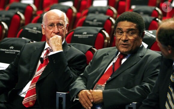 Bobby Charlton et Eusébio au Forum Grimaldi de Monaco le 28 août 2008