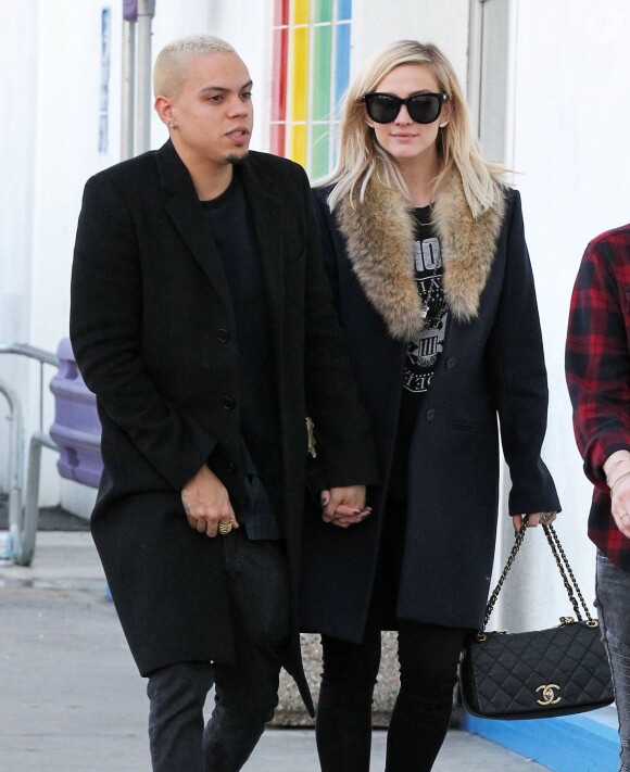 Exclusif - Evan Ross et Ashlee Simpson, enceinte, se rendent dans un magasin Toys"R"Us à Van Nuys. Le 19 décembre 2014.