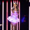 Ariana Grande sur la scène CMA Awards à Nashville, le 5 novembre 2014.
