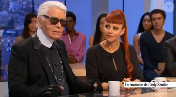 Karl Lagerfeld et Cindy Sander sur le plateau du "Supplément" de Canal+. Dimanche 21 décembre 2014.
