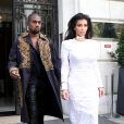  Kanye West et Kim Kardashian quittent leur h&ocirc;tel, le Royal Monceau, pour se rendre &agrave; l'InterContinental Paris Le Grand et assister au d&eacute;fil&eacute; Balmain. Paris, le 25 septembre 2014. 