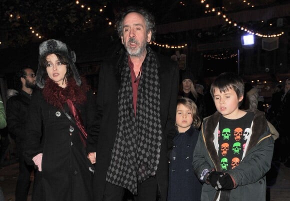 Tim Burton, Helena Bonham Carter et leurs enfants Billy Raymond et Nell à l'ouverture du Winter Wonderland de Hyde Park à Londres, le 20 novembre 2014.
