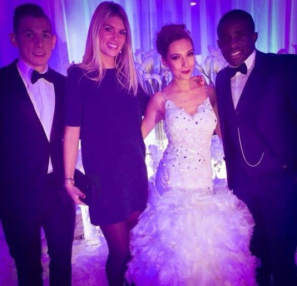 Lucas Digne et Tiziri, sublime dans une robe de Kim Ktorza pour Diamant Blanc Couture, pendant leur mariage, avec Rio Mavuba le 27 décembre 2014. 