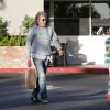 Exclusif - Rod Stewart et son fils Alastair sortent du Beverly Glen deli restaurant après y avoir déjeuné à Los Angeles, le 15 octobre 2014.