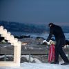 Le prince Haakon et la princesse Mette-Marit de Norvège ont commémoré les 10 ans du tsunami mortifère de 2004 sur la côte de Bygdoy à Oslo, le 26 décembre 2014.