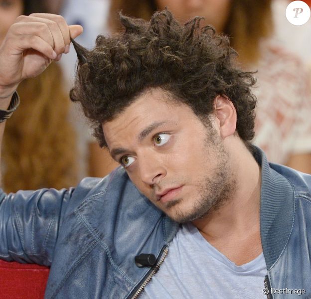 Kev Adams à l' Enregistrement de l'émission "Vivement Dimanche" le 1er octobre 2014 au Studio Gabriel à Paris, pour une diffusion le 5 octobre 2014.