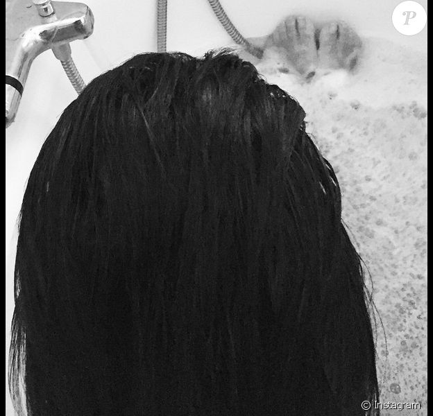 Alizée dans son bain : une photo postée par Grégoire Lyonnet sur le réseau social Instagram, le 29 décembre 2014