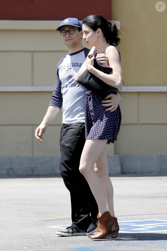 Joseph Gordon-Levitt et sa girlfriend Tasha McCauley à Los Angeles, le 10 mai 2014.