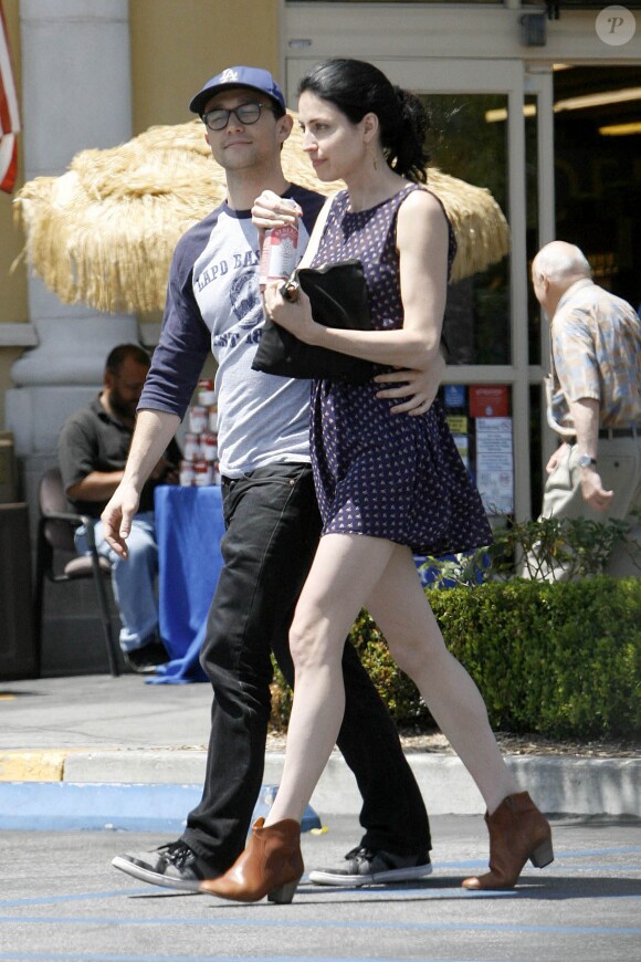 Joseph Gordon-Levitt et sa girlfriend Tasha McCauley à Los Angeles, le 10 mai 2014.