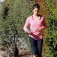 Nikki Reed est allée faire son jogging avec son chien le jour du réveillon à Los Angeles, le 31 décembre 2014.