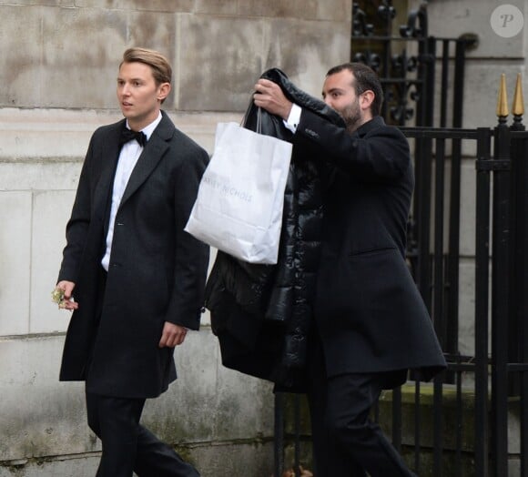 Alex Cowper-Smith et son témoin - Mariage de Alice Eve et Alex Cowper-Smith au Brompton Oratory à Londres, le 31 décembre 2014.