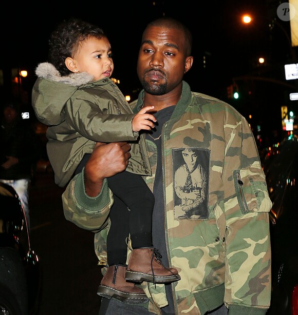 Kim Kardashian, Kanye West et leur fille North à New York, le 21 décembre 2014.