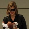 Exclusif - Rosamund Pike arrive avec son fils Solo et son nouveau-né à l'aéroport LAX de Los Angeles, le 1er janvier 2015.