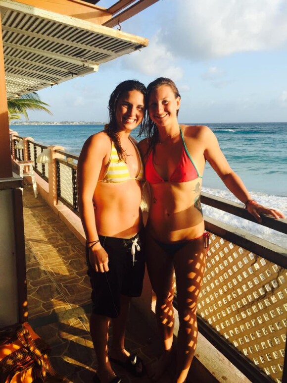 Theresa Michalak à droite, avec sa compagne, le 1er janvier 2015 à la Barbade.