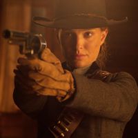Natalie Portman, vengeresse et flingue au poing, se dévoile pour Jane Got A Gun