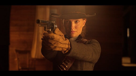 Natalie Portman, vengeresse et flingue au poing, se dévoile pour Jane Got A Gun