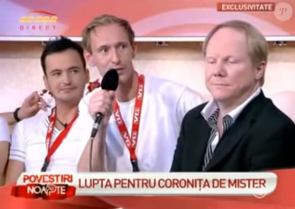 Guillaume, candidat gay de "L'amour est dans le pré 2015" interviewé sur la télévision roumaine lors de l'élection de Mister Gay Europe en 2011.