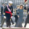 Attention à la marche ! Le roi Felipe VI d'Espagne, accompagné de la reine Letizia, présidait pour la première fois la Pâque militaire, le 6 janvier 2015 à Madrid. Après la cérémonie militaire et la revue des troupes, une réception avait lieu au Palais d'Orient.