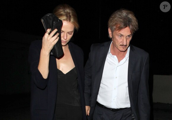 Charlize Theron et son compagnon Sean Penn lors d'une soirée au restaurant Craig à West Hollywood le 5 janvier 2015