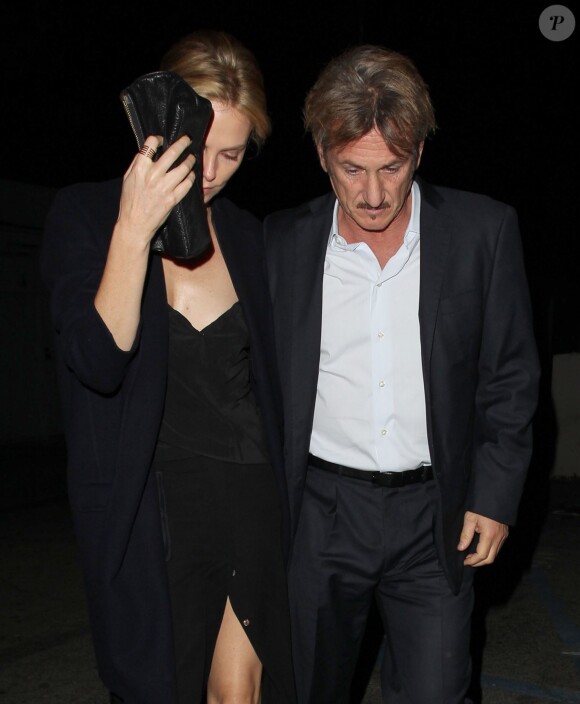 Charlize Theron et son compagnon Sean Penn lors d'une soirée au restaurant Craig à West Hollywood le 5 janvier 2015