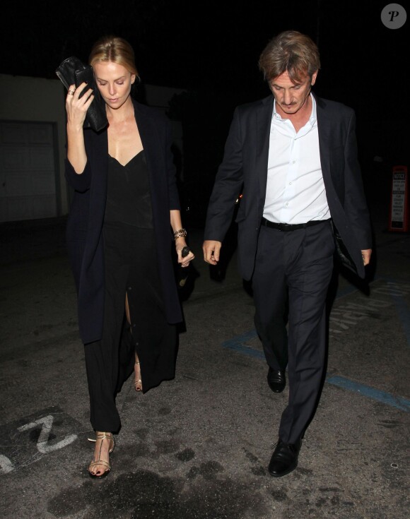 Charlize Theron et son compagnon Sean Penn lors d'une soirée au restaurant Craig à West Hollywood le 5 janvier 2015