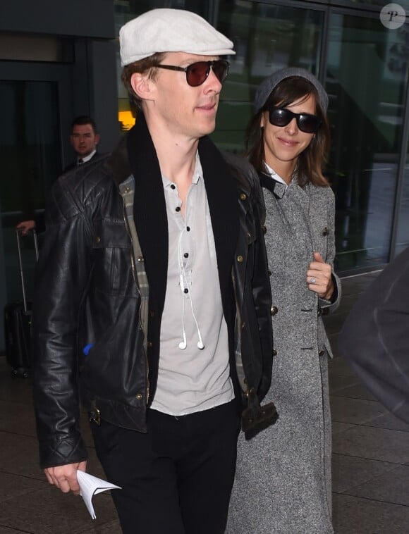 Benedict Cumberbatch et sa fiancée Sophie Hunter arrivent à l'aéroport Heathrow de Londres le 5 janvier 2015 