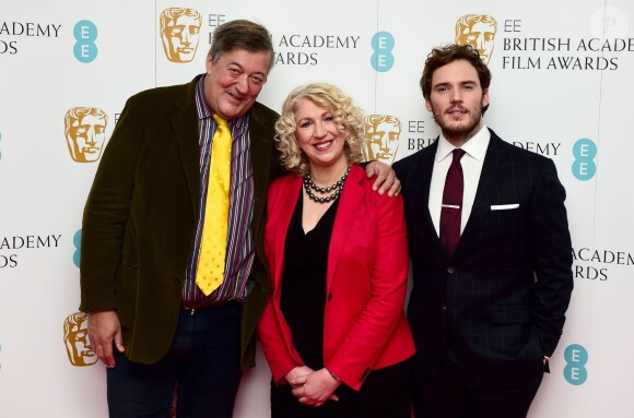 Stephen Fry, Anne Morrison et Sam Claflin lors des nominations aux BAFTA Film Awards à Londres le 9 janvier 2015.
